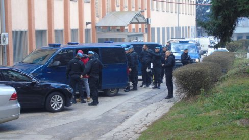 MILION KM KOD POLICAJCA: Kao radnik DKPT pronalazio ljude koji su konkurisali za posao i od njih tražio novac MILION KM KOD POLICAJCA: Kao radnik DKPT pronalazio ljude koji su konkurisali za posao i od njih tražio novac