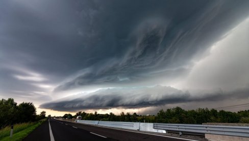 IZDATO UPOZORENJE ZA CRNU GORU: Meteorolozi najavljuju oluju i grad