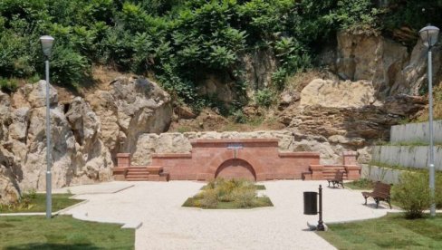 KOMEMORACIJA KOD KRALJEVE ČESME: U Lisičjem potoku u subotu biće održan pomen žrtvama komunističkog terora 1944. KOMEMORACIJA KOD KRALJEVE ČESME: U Lisičjem potoku u subotu biće održan pomen žrtvama komunističkog terora 1944.