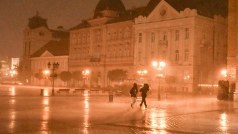 NOVI SAD I VEČERAS NA UDARU NEVREMENA: Do sada zaprimljeno više od 2.200 prijava nakon oluja u julu