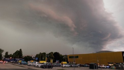 ALARMANTNO I U SLOVENIJI: Oluja napravila veliku štetu, na desetine ljudi evakuisano