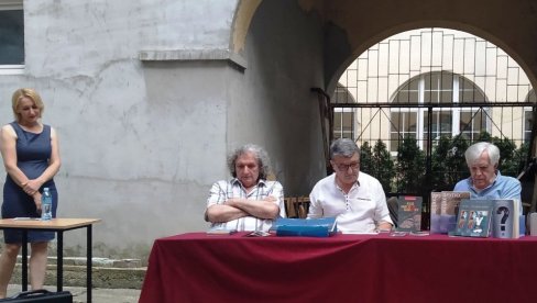 „KAD MISLI NAVIRU“ RADETA MILOSAVLJEVIĆA: Promocija knjiga u atrijumu paraćinske biblioteke (FOTO) „KAD MISLI NAVIRU“ RADETA MILOSAVLJEVIĆA: Promocija knjiga u atrijumu paraćinske biblioteke (FOTO)