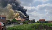 DVOJE POVREĐENO U POŽARU U ZEMUNU: Crni dim prekrio nebo (VIDEO)