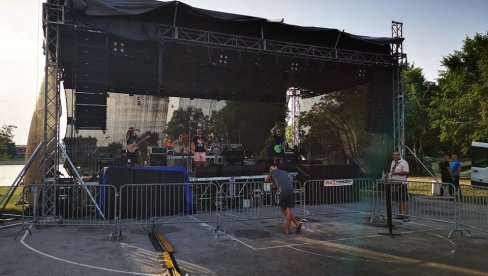 OTKAZAN „WIND ROCK FEST“ U VRŠCU: Nevreme uništilo festivalsku opremu, ceo program odložen za sledeće leto