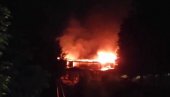 DIM KULJA U NEBO: Veliki požar na železničkoj stanici u Boru (VIDEO) DIM KULJA U NEBO: Veliki požar na železničkoj stanici u Boru (VIDEO)