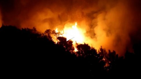 SITUACIJA I DALJE DRAMATIČNA: Vatrogasci nastavljaju borbu protiv požara na ostrvu Rodos SITUACIJA I DALJE DRAMATIČNA: Vatrogasci nastavljaju borbu protiv požara na ostrvu Rodos