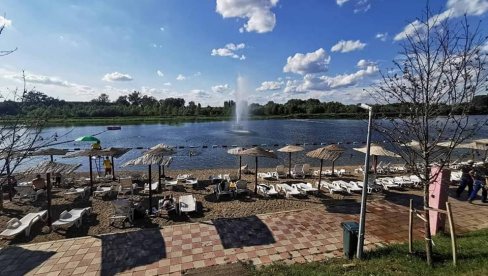 Likovna kolonija na plaži „Topoljar“ Likovna kolonija na plaži „Topoljar“