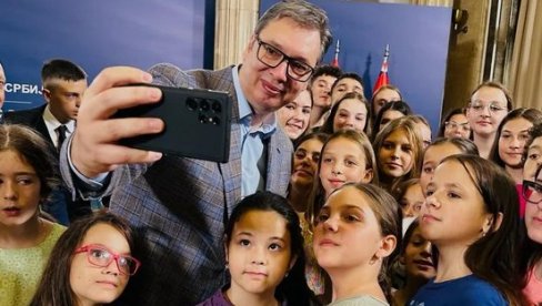 NEDELJA SA PREDSEDNIKOM: Vučić na Instagramu objavio novi snimak - Idemo još energičnije i sa velikim planovima (VIDEO)