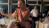 ИДЕМО: Кад супруга Николе Јокића чује да јој муж није у репрезентацији... (ФОТО) ИДЕМО: Кад супруга Николе Јокића чује да јој муж није у репрезентацији... (ФОТО)