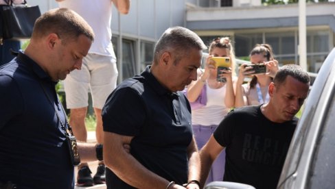 ВЕЉОВИЋ УХАПШЕН У КУЋИ НА ЖАБЉАКУ: Ево за шта се терети бивши директор Управе полиције ВЕЉОВИЋ УХАПШЕН У КУЋИ НА ЖАБЉАКУ: Ево за шта се терети бивши директор Управе полиције