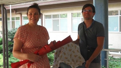 NINA PRVA MALO ČUDO IZ EPRUVETE: U subotičkom Centru za vantelesnu oplodnju rođena prva beba NINA PRVA MALO ČUDO IZ EPRUVETE: U subotičkom Centru za vantelesnu oplodnju rođena prva beba