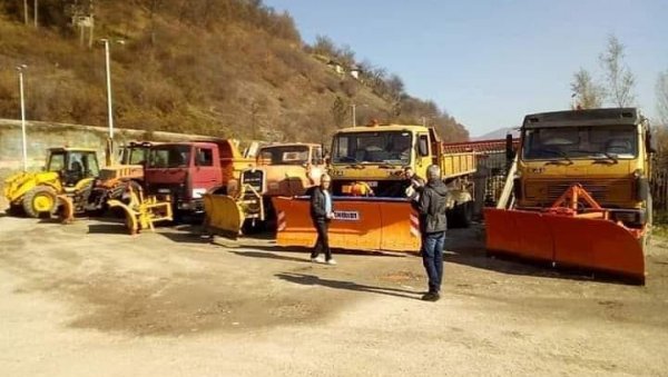 ГЛАС ЗА РАДНО МЕСТО: Незаконито запошљавање у КП Лим у Бијелом Пољу ГЛАС ЗА РАДНО МЕСТО: Незаконито запошљавање у КП Лим у Бијелом Пољу