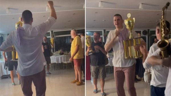ГДЕ ЈЕ НИКОЛА ЈОКИЋ? Србија се хвата за главу због њега, а он се проводи уз Еру Ојданића (ВИДЕО) ГДЕ ЈЕ НИКОЛА ЈОКИЋ? Србија се хвата за главу због њега, а он се проводи уз Еру Ојданића (ВИДЕО)