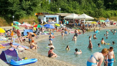 UŽAS U HRVATSKOJ: Telo žene izvučeno iz mora, kupači zatekli jeziv prizor UŽAS U HRVATSKOJ: Telo žene izvučeno iz mora, kupači zatekli jeziv prizor