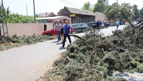 ОЛУЈНО НЕВРЕМЕ У НОВОМ САДУ: Градоначелник обишао Каћ, Будисаву и Ковиљ