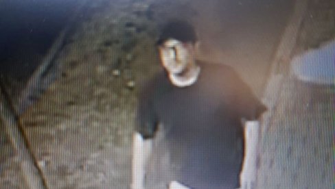 AKO GA VIDITE, ODMAH ZOVITE POLICIJU: Ovo je osumnjičeni za napad na advokata u Novom Sadu AKO GA VIDITE, ODMAH ZOVITE POLICIJU: Ovo je osumnjičeni za napad na advokata u Novom Sadu