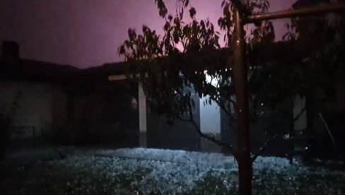 SUPERĆELIJSKA OLUJA OPUSTOŠILA SLOVENIJU: Padao grad veličine jajeta (FOTO/VIDEO) SUPERĆELIJSKA OLUJA OPUSTOŠILA SLOVENIJU: Padao grad veličine jajeta (FOTO/VIDEO)
