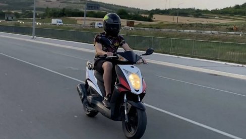 OVO JE MLADIĆ KOJI JE STRADAO U VRČINU: Bio za volanom pežoa sa devojčicom (15) i tinejdžerkom (17), kada je na njih naletela lokomotiva OVO JE MLADIĆ KOJI JE STRADAO U VRČINU: Bio za volanom pežoa sa devojčicom (15) i tinejdžerkom (17), kada je na njih naletela lokomotiva