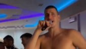 KAD NIKOLA JOKIĆ SLAVI: Pešić se hvata za glavu, a najbolji NBA igrač kao od majke rođen se latio mikrofona (VIDEO)