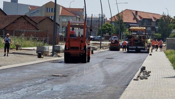 УЛОЖЕНО СКОРО 96 МИЛИОНА: Асфалтира се улица код новог градског стадиона УЛОЖЕНО СКОРО 96 МИЛИОНА: Асфалтира се улица код новог градског стадиона