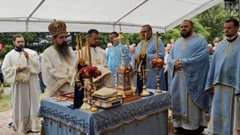 ВЛАДИКА ЈЕРОТЕЈ: Икона Тројеручице сачувала Шабац од бомбардовања