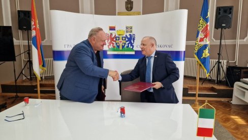 САРАДЊОМ ДО ПОЧЕТКА ПОСЛОВАЊА: Лесковац и италијанска компанија потписали споразум САРАДЊОМ ДО ПОЧЕТКА ПОСЛОВАЊА: Лесковац и италијанска компанија потписали споразум