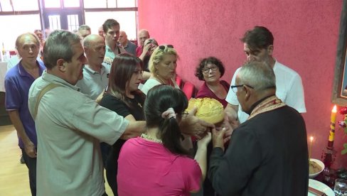 OBELEŽILI KRSNU SLAVU: U Književnom klubu Đura Jakšić (FOTO) OBELEŽILI KRSNU SLAVU: U Književnom klubu Đura Jakšić (FOTO)