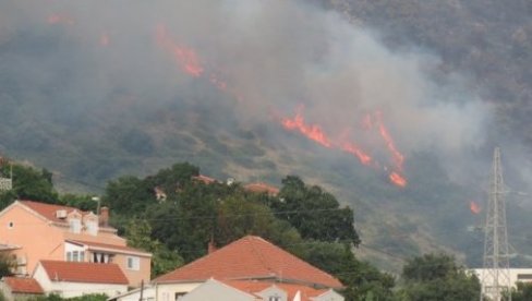 DIVLJAJU POŽARI U HRVATSKOJ: Detoniraju se ostaci mina, vatrogasci se bore da obuzdaju plamen (FOTO)