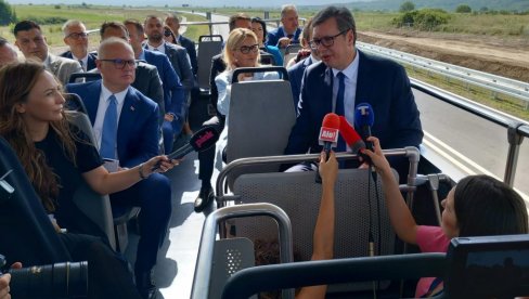 MNOGO JE LEP JUG SRBIJE: Predsednik objavio video sa otvaranja prve deonice Auto-puta mira (VIDEO) MNOGO JE LEP JUG SRBIJE: Predsednik objavio video sa otvaranja prve deonice Auto-puta mira (VIDEO)