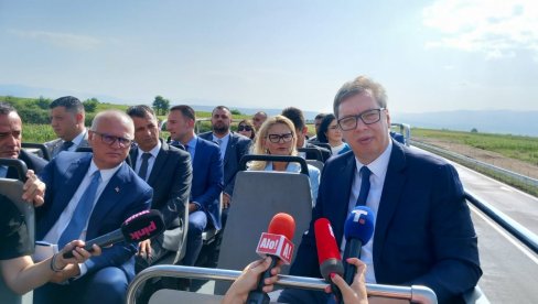 VUČIĆ O SARAJEVSKIM MEDIJIMA: Ja sam za 10 godina dva puta više auto-puta izgradio, nego oni u BiH za 78 godina VUČIĆ O SARAJEVSKIM MEDIJIMA: Ja sam za 10 godina dva puta više auto-puta izgradio, nego oni u BiH za 78 godina