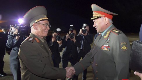 RUSIJA JAČA SARADNJU SA SEVERNOM KOREJOM: Šojgu u poseti Pjongjangu (VIDEO) RUSIJA JAČA SARADNJU SA SEVERNOM KOREJOM: Šojgu u poseti Pjongjangu (VIDEO)