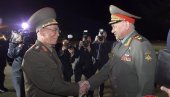 РУСИЈА ЈАЧА САРАДЊУ СА СЕВЕРНОМ КОРЕЈОМ: Шојгу у посети Пјонгјангу (ВИДЕО) РУСИЈА ЈАЧА САРАДЊУ СА СЕВЕРНОМ КОРЕЈОМ: Шојгу у посети Пјонгјангу (ВИДЕО)