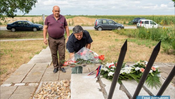 РУЖА И КОЧА СУ ТРАГИЧНО ПОГИНУЛИ ПРЕ 82 ГОДИНЕ: Стрељани су у атару поред пута за Михајлово (ФОТО) РУЖА И КОЧА СУ ТРАГИЧНО ПОГИНУЛИ ПРЕ 82 ГОДИНЕ: Стрељани су у атару поред пута за Михајлово (ФОТО)