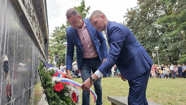 ДА СЕ ЂРТВЕ НИКАД НЕ ЗАБОРАВЕ: У Доњој Трнови, код Угљевика, сећање на устанике из јула 1941. године ДА СЕ ЂРТВЕ НИКАД НЕ ЗАБОРАВЕ: У Доњој Трнови, код Угљевика, сећање на устанике из јула 1941. године