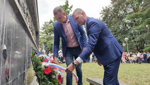 DA SE ĐRTVE NIKAD NE ZABORAVE: U Donjoj Trnovi, kod Ugljevika, sećanje na ustanike iz jula 1941. godine DA SE ĐRTVE NIKAD NE ZABORAVE: U Donjoj Trnovi, kod Ugljevika, sećanje na ustanike iz jula 1941. godine