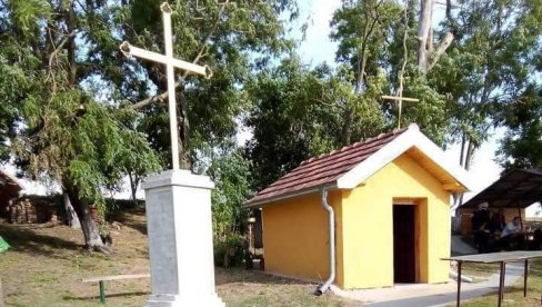 SLAVA NA TROMEĐI: Svetog Arhangela Gavrila obeležili na izvoru lekovite vode u srcu Banata (FOTO) SLAVA NA TROMEĐI: Svetog Arhangela Gavrila obeležili na izvoru lekovite vode u srcu Banata (FOTO)