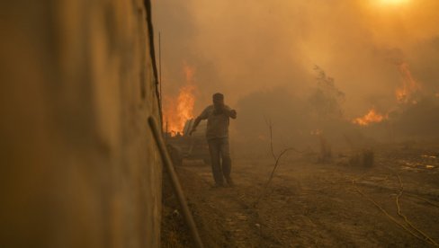 НОВИ ПОЖАР У ГРЧКОЈ: Букнуло на острву Еубеја - горе маслињаци у близини болнице НОВИ ПОЖАР У ГРЧКОЈ: Букнуло на острву Еубеја - горе маслињаци у близини болнице
