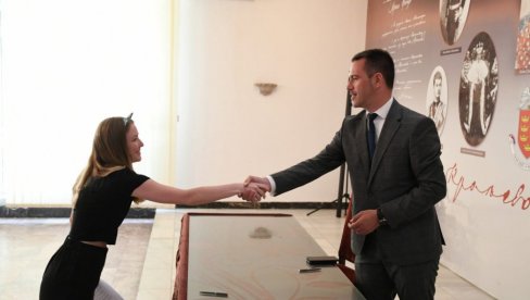 OD GRADA 20.000 MESEČNO: Kraljevčani pomažu svoje najuspešnije studente OD GRADA 20.000 MESEČNO: Kraljevčani pomažu svoje najuspešnije studente