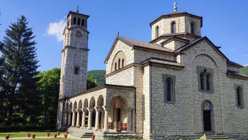 HRAM SVETOG SAVE SPONA DRVARA I BEOGRADA: U gradiću koji su nekada pamtili po Titu, ponose se svetinjom sa imenom prvog arhiepiskopa SPC HRAM SVETOG SAVE SPONA DRVARA I BEOGRADA: U gradiću koji su nekada pamtili po Titu, ponose se svetinjom sa imenom prvog arhiepiskopa SPC