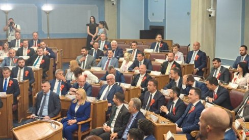 ČEKA SE IZBOR ŠEFA PARLAMENTA: Konstitutivna sednica Skupštine Crne Gore (FOTO/VIDEO) ČEKA SE IZBOR ŠEFA PARLAMENTA: Konstitutivna sednica Skupštine Crne Gore (FOTO/VIDEO)