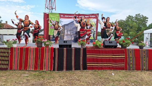 MLADENOVČANI UŽIVALI U JAGNJILU: Završena još jedna Jagnjijada, gosti uživali tokom tri dana MLADENOVČANI UŽIVALI U JAGNJILU: Završena još jedna Jagnjijada, gosti uživali tokom tri dana