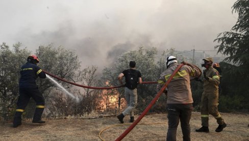 BUKTI OD GRČKE DO TENERIFA: Vatrogasci se danima bore sa vatrenom stihijom koja ne posustaje