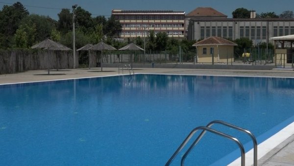 У ОВОМ ГРАДУ ЈЕ СИГУРНО НАЈЈЕФТИНИЈЕ КУПАЊЕ ОВОГА ЛЕТА: Базен бесплатан за све и то до краја сезоне У ОВОМ ГРАДУ ЈЕ СИГУРНО НАЈЈЕФТИНИЈЕ КУПАЊЕ ОВОГА ЛЕТА: Базен бесплатан за све и то до краја сезоне
