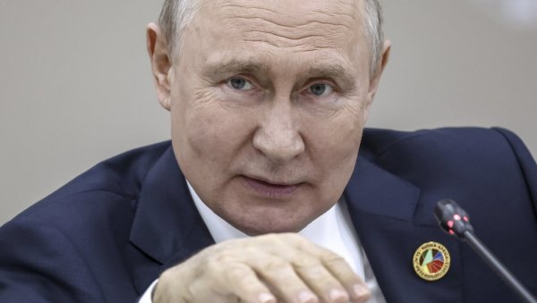 ПУТИН СУТРА У САНКТ ПЕТЕРБУРГУ: Уз председника Русије још четири лидера на годишњој паради поводом Дана морнарице ПУТИН СУТРА У САНКТ ПЕТЕРБУРГУ: Уз председника Русије још четири лидера на годишњој паради поводом Дана морнарице