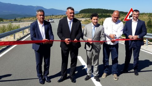 SPAJAJU CRNU GORU I BIH: Abazović otvorio prvu deonicu puta Pljevlja– Metaljka (FOTO, VIDEO) SPAJAJU CRNU GORU I BIH: Abazović otvorio prvu deonicu puta Pljevlja– Metaljka (FOTO, VIDEO)
