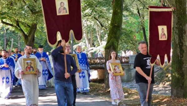 ВРЊЧАНИ ОБЕЛЕЖИЛИ СЛАВУ: Традиционална свечаност у Врњачкој Бањи ВРЊЧАНИ ОБЕЛЕЖИЛИ СЛАВУ: Традиционална свечаност у Врњачкој Бањи