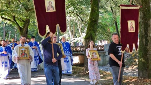 ВРЊЧАНИ ОБЕЛЕЖИЛИ СЛАВУ: Традиционална свечаност у Врњачкој Бањи ВРЊЧАНИ ОБЕЛЕЖИЛИ СЛАВУ: Традиционална свечаност у Врњачкој Бањи