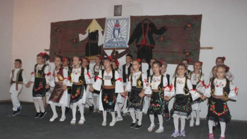 RASEJANJE U KOLU USRED MAJEVICE: Dani dijaspore održani u Priboju kod Lopara (FOTO) RASEJANJE U KOLU USRED MAJEVICE: Dani dijaspore održani u Priboju kod Lopara (FOTO)