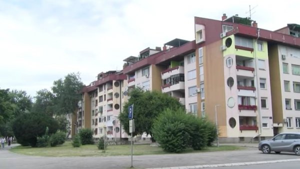 ОТЕТО ПОЛА МИЛИОНА КМ ИЗ МАРКЕТА: Полиција у Добоју трага за најмање двојицом починилаца тешке крађе ОТЕТО ПОЛА МИЛИОНА КМ ИЗ МАРКЕТА: Полиција у Добоју трага за најмање двојицом починилаца тешке крађе