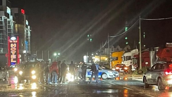БМВ ЏИПОМ УСМРТИЛА ПЕШАКА И ПОБЕЛА: Саобраћајна несрећа иу Рожајама, осумњиченој Е. К. (28) одређено задржавање до 72 сата БМВ ЏИПОМ УСМРТИЛА ПЕШАКА И ПОБЕЛА: Саобраћајна несрећа иу Рожајама, осумњиченој Е. К. (28) одређено задржавање до 72 сата